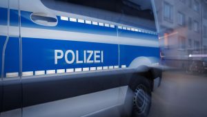 Großeinsatz: Mann verbarrikadiert sich - Mehrfamilienhäuser evakuiert