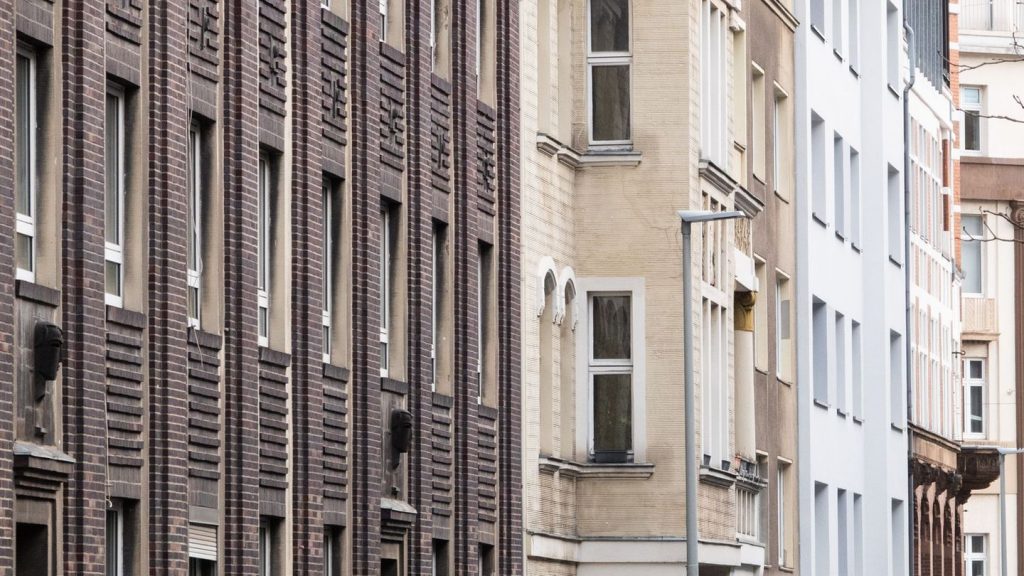 Häuser und Wohnungen: Preise für Immobilien ziehen weiter an