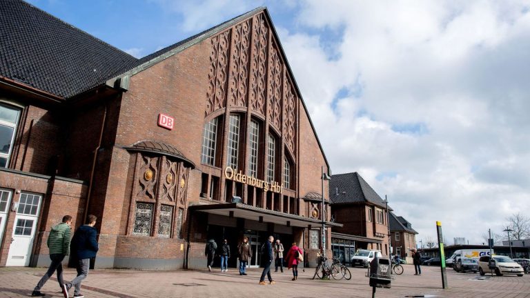 Zug bei Rangierfahrt entgleist: Behinderungen auf Bahnstrecke zwischen Oldenburg und Bremen