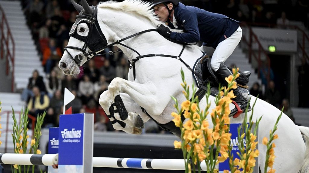 Festhallen-Reitturnier: Knapper Sieg für Springreiter Hans-Dieter Dreher