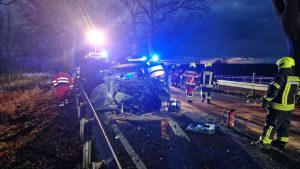 Verkehrsunfall: Frontalzusammenstoß auf B158 - Elf Verletzte