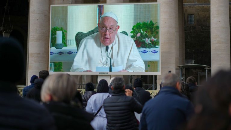 Vor Weihnachtsfeiertagen: Papst hält wegen Erkältung Gebet von Wohnsitz aus