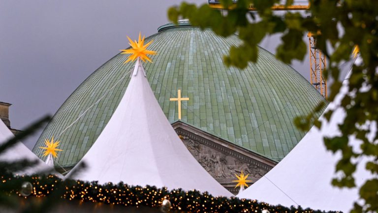 Christmetten: Weihnachtsgottesdienst in sanierter Hedwigs-Kathedrale