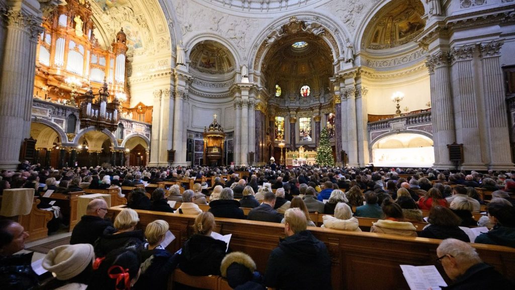 Gottesdienste: Christen feiern Weihnachten mit Musik und Gebeten