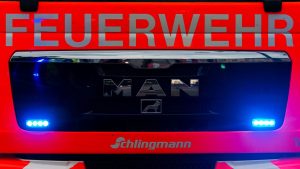 Brände: Zimmerbrand - Feuerwehr birgt toten Menschen