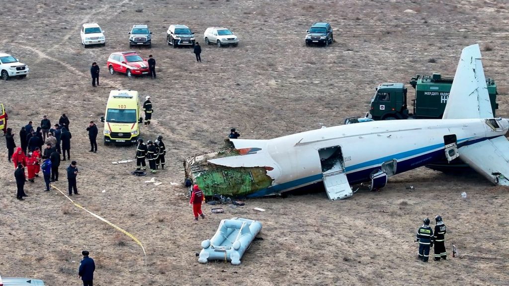 Viele Menschen haben überlebt: 38 Tote bei Flugzeugabsturz in Kasachstan - Ursache unklar