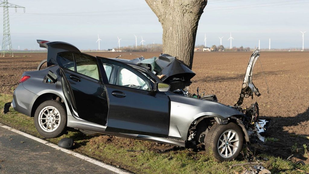 Unfall: Mann stirbt bei Verkehrsunfall an Landesgrenze