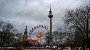 Weihnachtsmarkt: Polizeieinsatz am Alex - verdächtiger Gegenstand ist harmlos