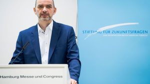 Stimmung zum Jahreswechsel: Zukunftsforscher: Deutsche blicken sorgenvoll auf 2025