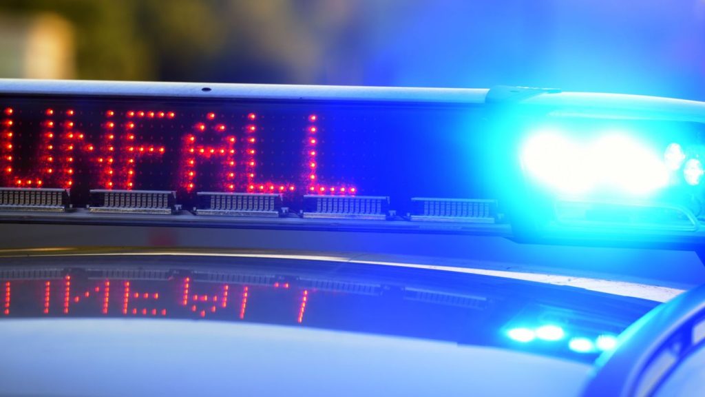 Polizei: Fünf Verletzte bei Unfall - eine Schwerverletzte