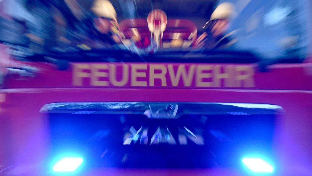 Unfall: Auto kracht in Haus - Einsturzgefahr