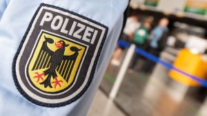 Sicherheit: Waffen-Verbot in Hamburgs Bahnhöfen und S-Bahnen im Januar