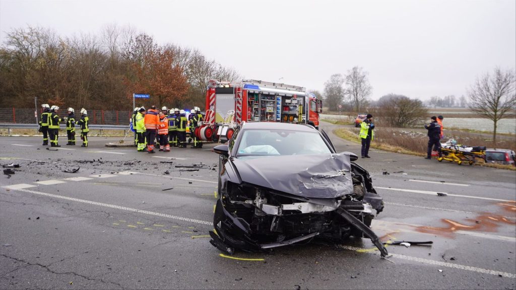 Unfall: Zwei Menschen sterben bei Verkehrsunfall