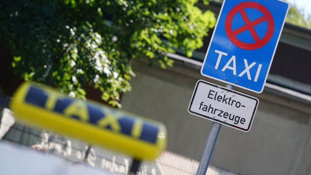 Elektromobilität: Neue Hamburger Taxis ab 2025 nur noch ohne Verbrennermotor