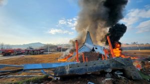 Flugzeug mit 181 Menschen an Bord stürzt in Südkorea ab - Mindestens 47 Tote