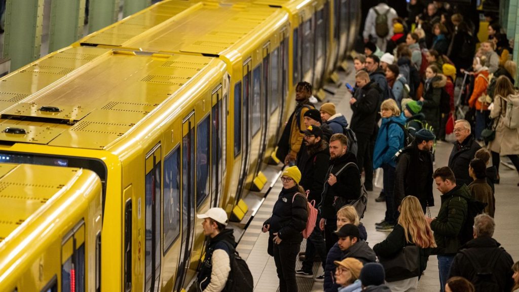 Öffentlicher Nahverkehr: Streiks und andere Baustellen - Was Fahrgäste 2025 erwartet