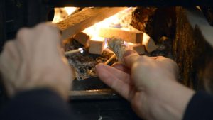 Heizen mit Kamin und Ofen: Übergangsfrist für Öfen endet: Tausende Öfen betroffen