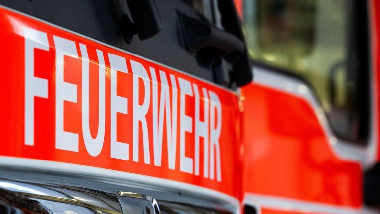 Feuer: Brandstiftung? Leerstehendes Einfamilienhaus brennt ab