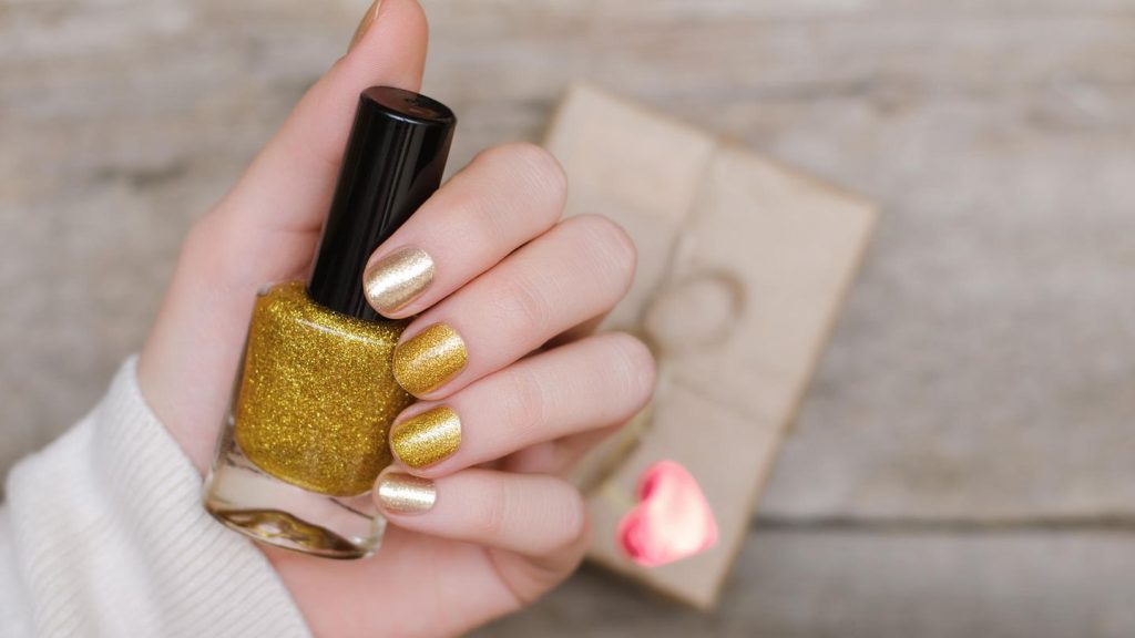 Beauty-Tipps: Glitzer-Nagellack richtig auftragen: So bringen Sie Ihre Finger zum Funkeln