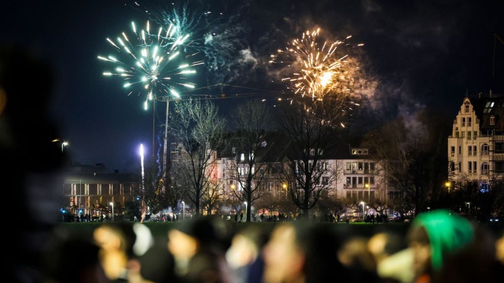 Jahreswechsel: Weitgehend friedliches Silvester - Toter durch Böller