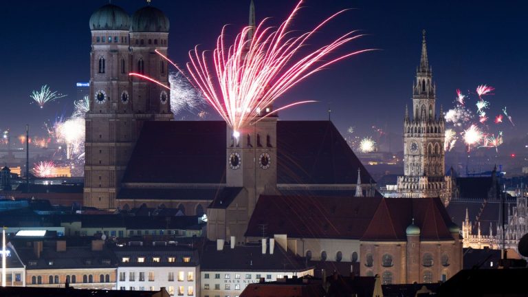 Silvester: Deutschland begrüßt 2025 - Tote und Verletzte durch Böller