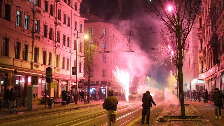 Illegales Feuerwerk: Silvesternacht in Sachsen: zwei Feuerwerks-Tote