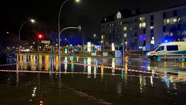 Berlin : Hunderttausende an Silvester ohne Wasser – Reparatur des Rohrbruchs kann dauern