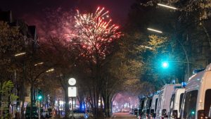 Silvester: Schwere Schäden durch mutmaßliche Kugelbomben in Berlin