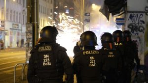 Silvesternacht: Angriffe auf Polizei in Leipzig - ein Toter in Oschatz