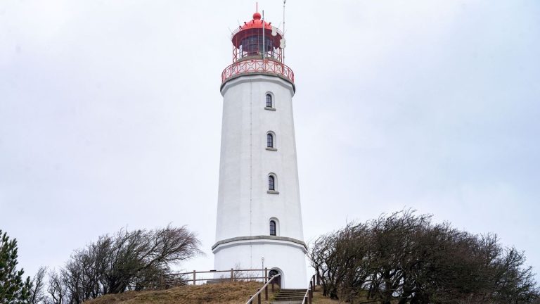 Sturm: Fährverkehr zur Insel Hiddensee wegen Sturms unterbrochen