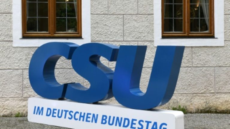 CSU geht mit Forderung nach "Knallhartkurs" bei Migration in Wahlkampf