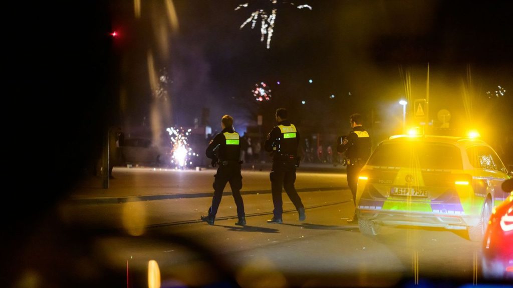 Jahreswechsel: Ministerin zieht Silvester-Bilanz: einsatzintensive Nacht