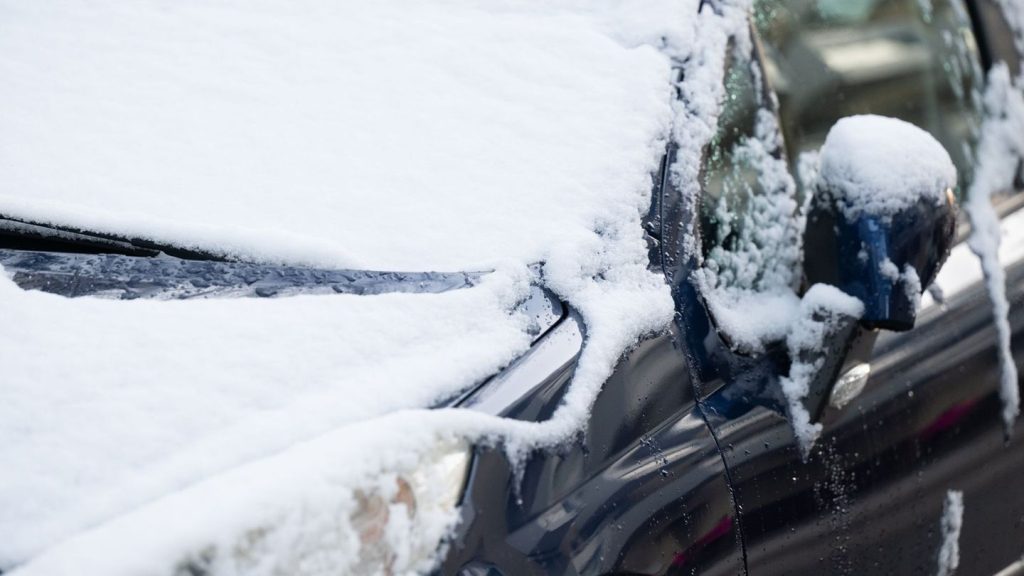 Glatte Straßen: Zahlreiche Unfälle nach Schneefall