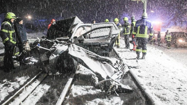 Winterwetter: Winter ist zurück: Neuschnee und glatte Straßen