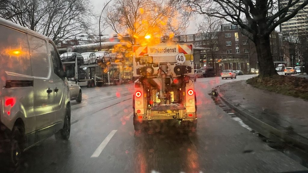 Schneefall und Glätte: Erneuter Großeinsatz des Winterdienstes in Hamburg