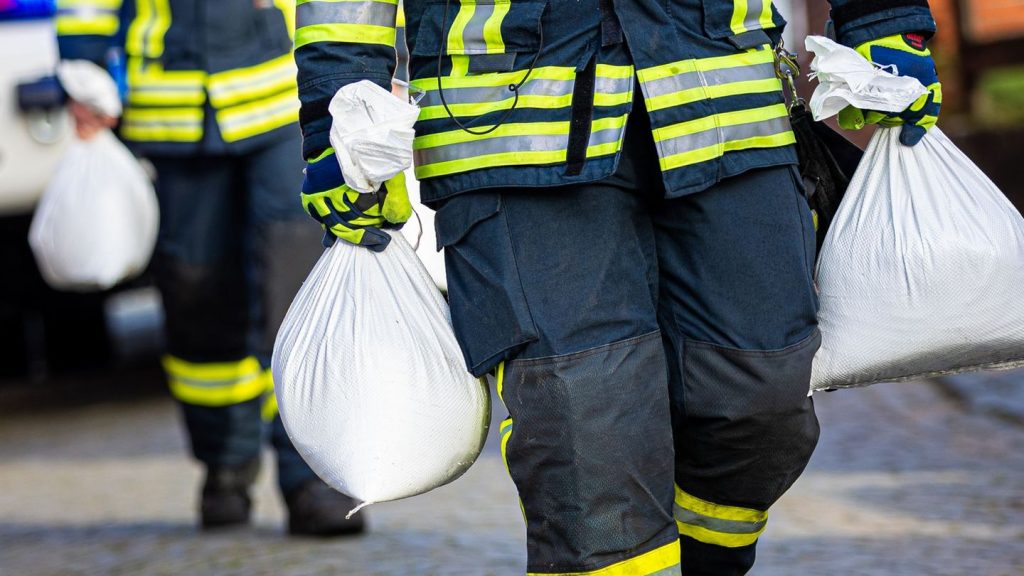 Katastrophen: Feuerwehr: Bevölkerung muss sich wieder mehr selbst helfen