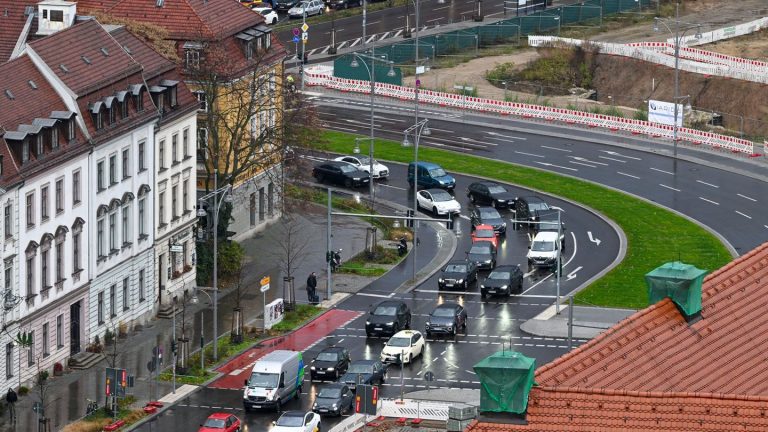 Umstrittene Idee: Verfassungsgericht verhandelt über Plan für autofreie City