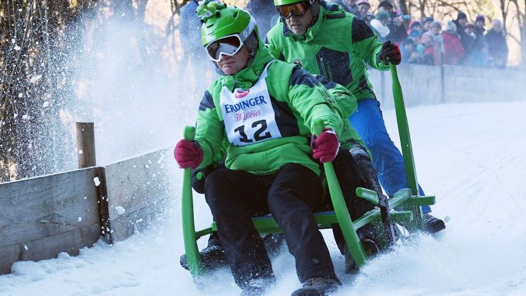 Winterspektakel: Ex-Wintersport-Stars beim Hornschlittenrennen in Garmisch