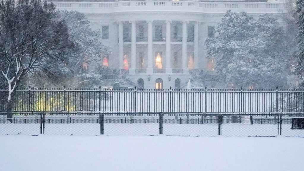 Unwetter: Wintersturm in den USA bringt Strom- und Flugausfälle