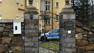 Großeinsatz: Großeinsatz nach Schloss-Einbruch - Mann springt aus Fenster