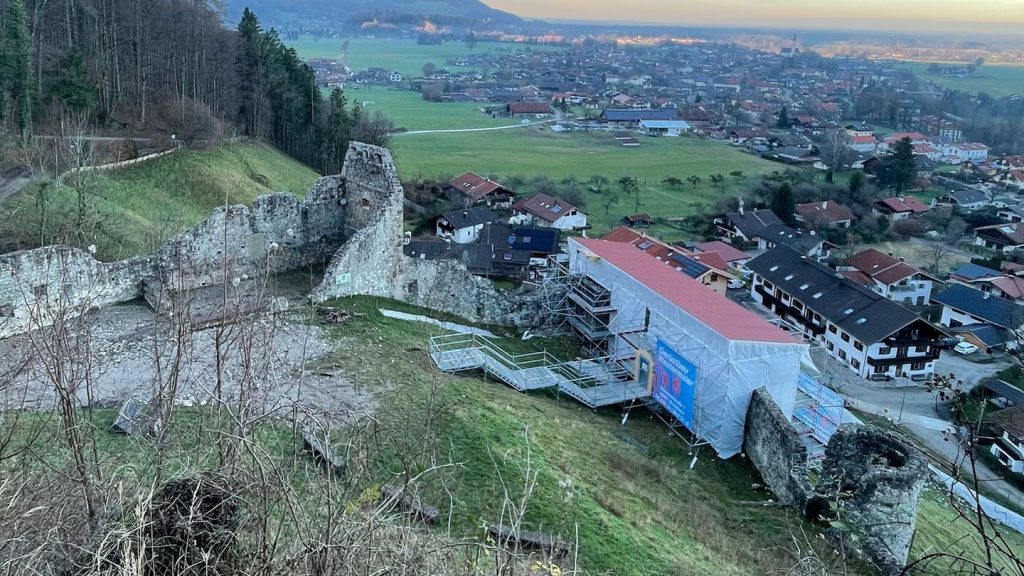 Unwetterschäden: Mauer von Burg Falkenstein vor Wiederaufbau