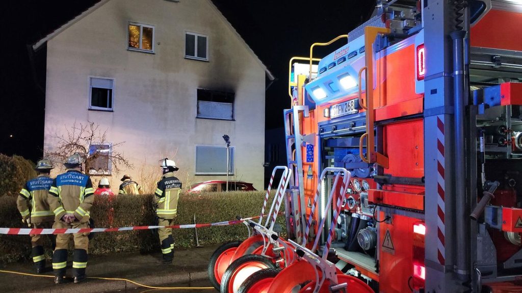 Ursache unklar: Ehepaar stirbt bei Brand in Stuttgarter Mehrfamilienhaus