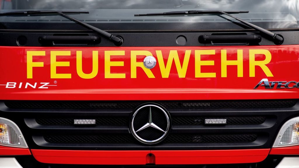 Feuerwehr in Herrenberg: Drei Verletzte bei Wohnungsbrand - 16 Personen gerettet