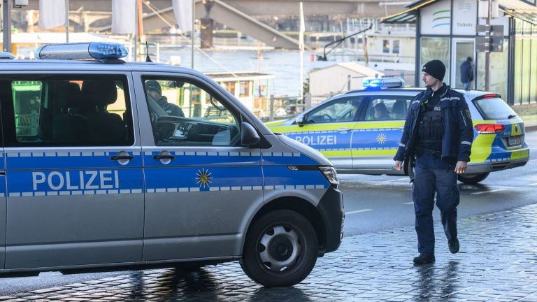 Kampfmittelbeseitigung: Bombe an Carolabrücke - Evakuierungsbereich festgelegt