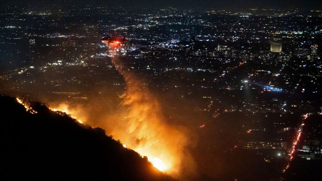 Los Angeles: Feuer in den Hollywood Hills - Evakuierungen angeordnet