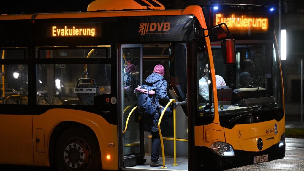 Kampfmittelbeseitigung: Evakuierung in Dresden - Sirenen von Polizei und Feuerwehr