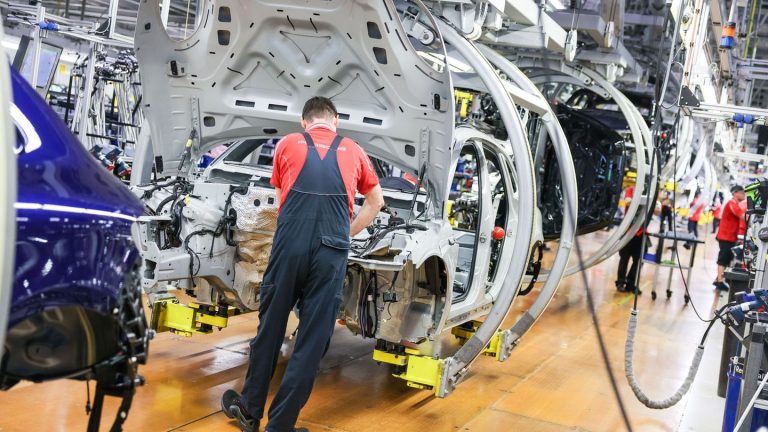 Konjunktur: Ifo-Institut: Stimmung in der Autoindustrie noch schlechter