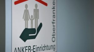 Migration: Innenminister sieht keine Alternative zum Ankerzentrum