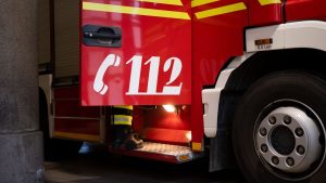 Feuerwehr im Einsatz: Maschinenhalle in Brand - hoher Sachschaden