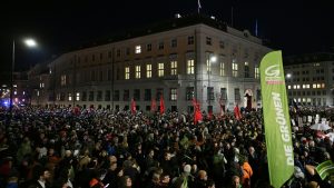 Regierungsbildung: Zehntausende protestieren in Österreich gegen Rechts